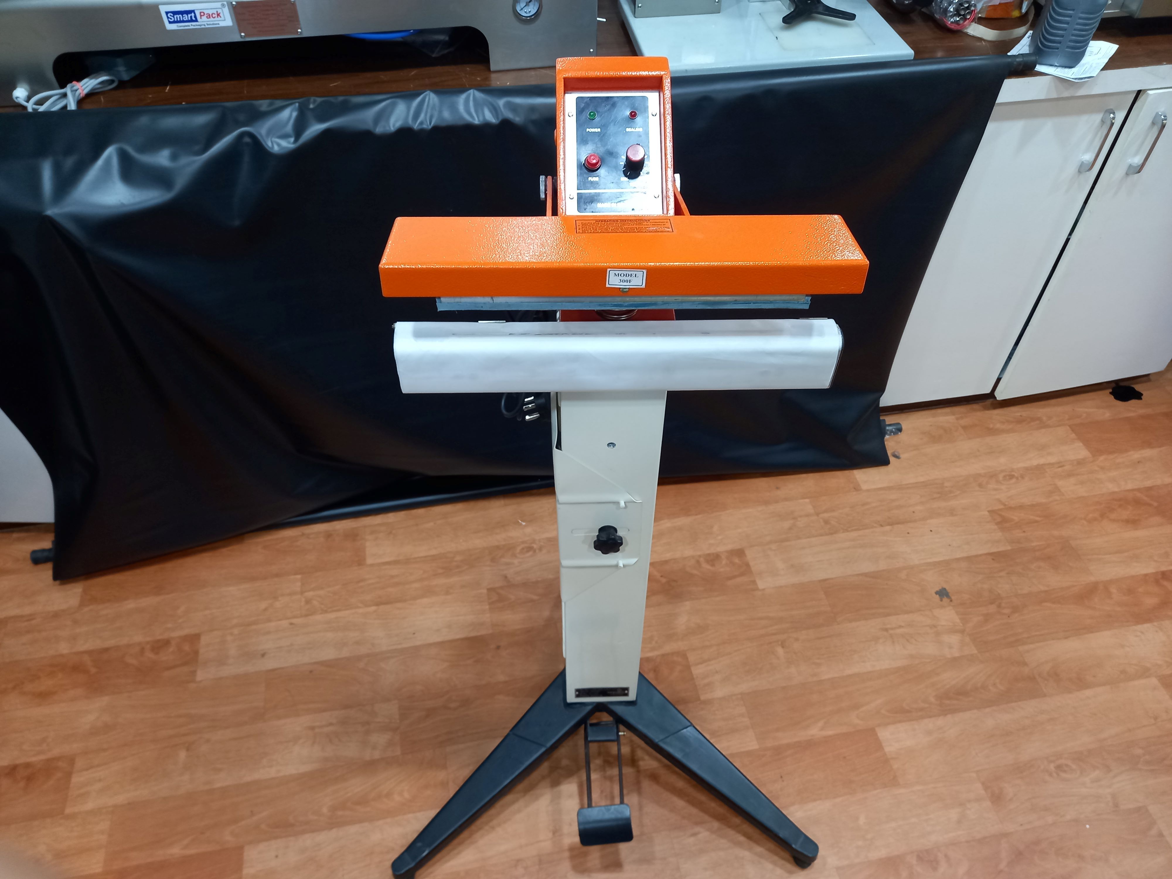 Foot Sealer Machine - 720x550x1070 Mm | Electric Driven, 24 Inch Impulse Sealing For Pvc & Polyethylene Bags, 500-1000 Pouches Per Hour, Easy Manual Operation, Orange Finish