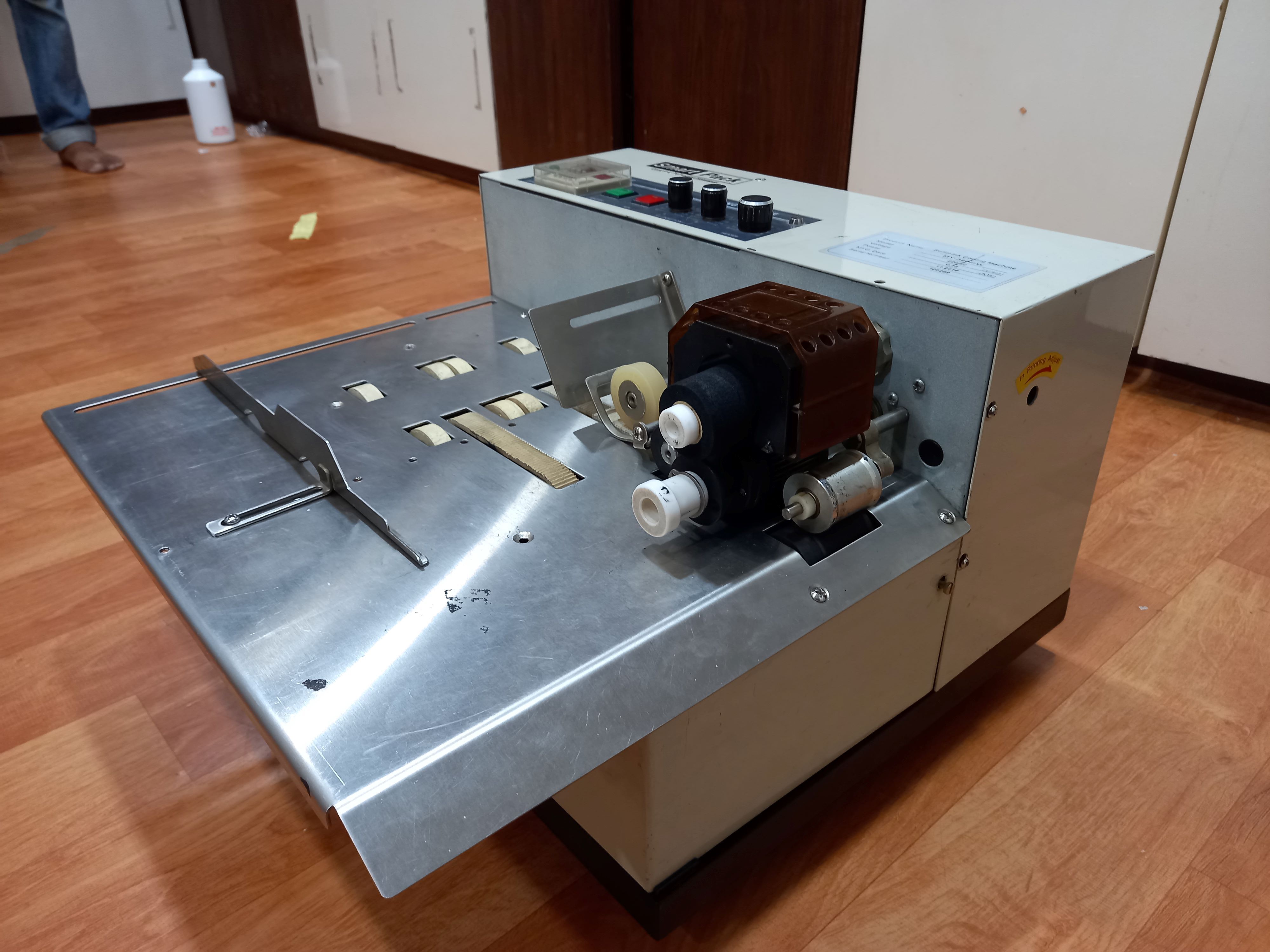 High Speed Batch Coding Machine - 440x465x300 Mm Stainless Steel Body 180w Power | Automatic Operation Bi-directional Printing 6-month Warranty Personalization Options