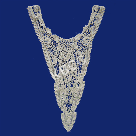 भारी कढ़ाई वाली गर्दन की रेखा