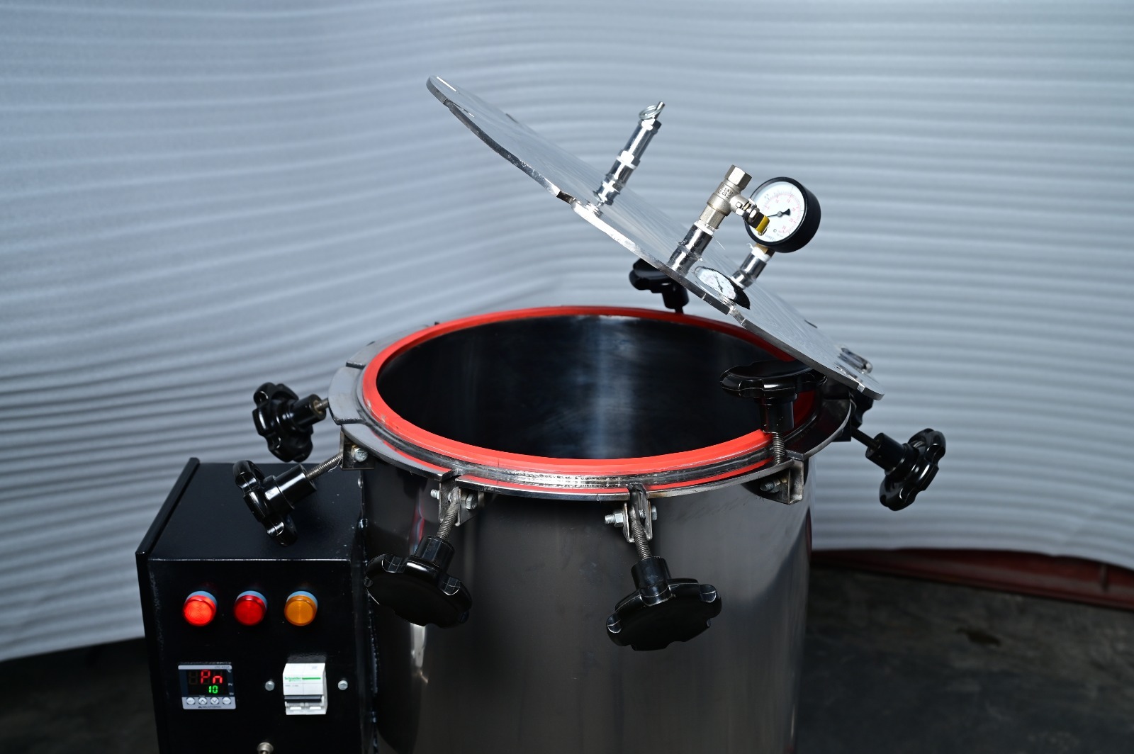 Vertical Autoclave - Application: Sterilization Of Surgical Instruments