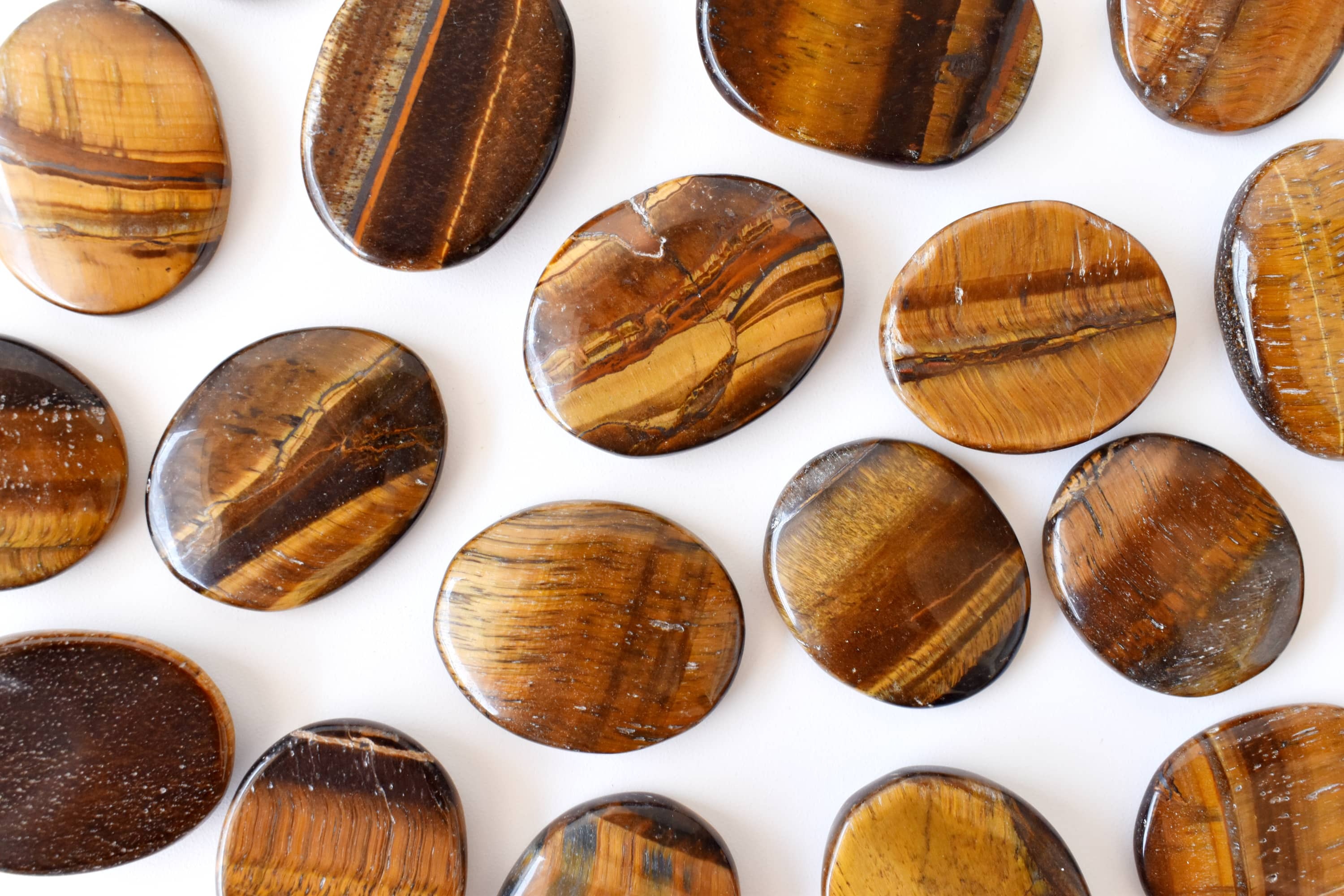 Tiger Eye Flat Stone - Aaa Grade Natural Stone 1.5 Inch Size Brown Color | Polished Oval Design Smooth Flat Back For Comfortable Hold