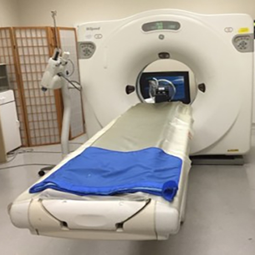 GE Hispeed NXI Base and Pro CT Scan Machine - Stainless Steel and PVC Material | High-Quality Imaging for Medical Labs and Hospitals, Reliable for Routine and Critical Procedures