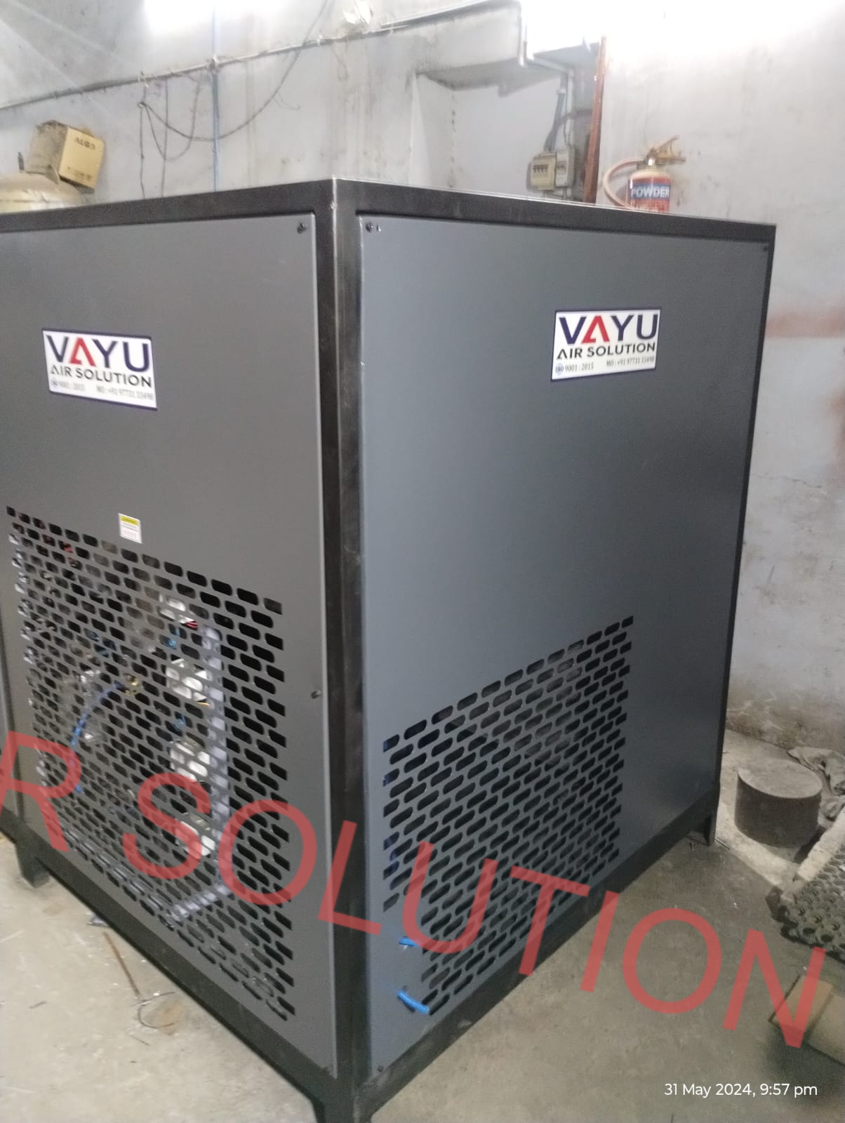 1600cfm Refrigerated Air Dryer - Color: Black