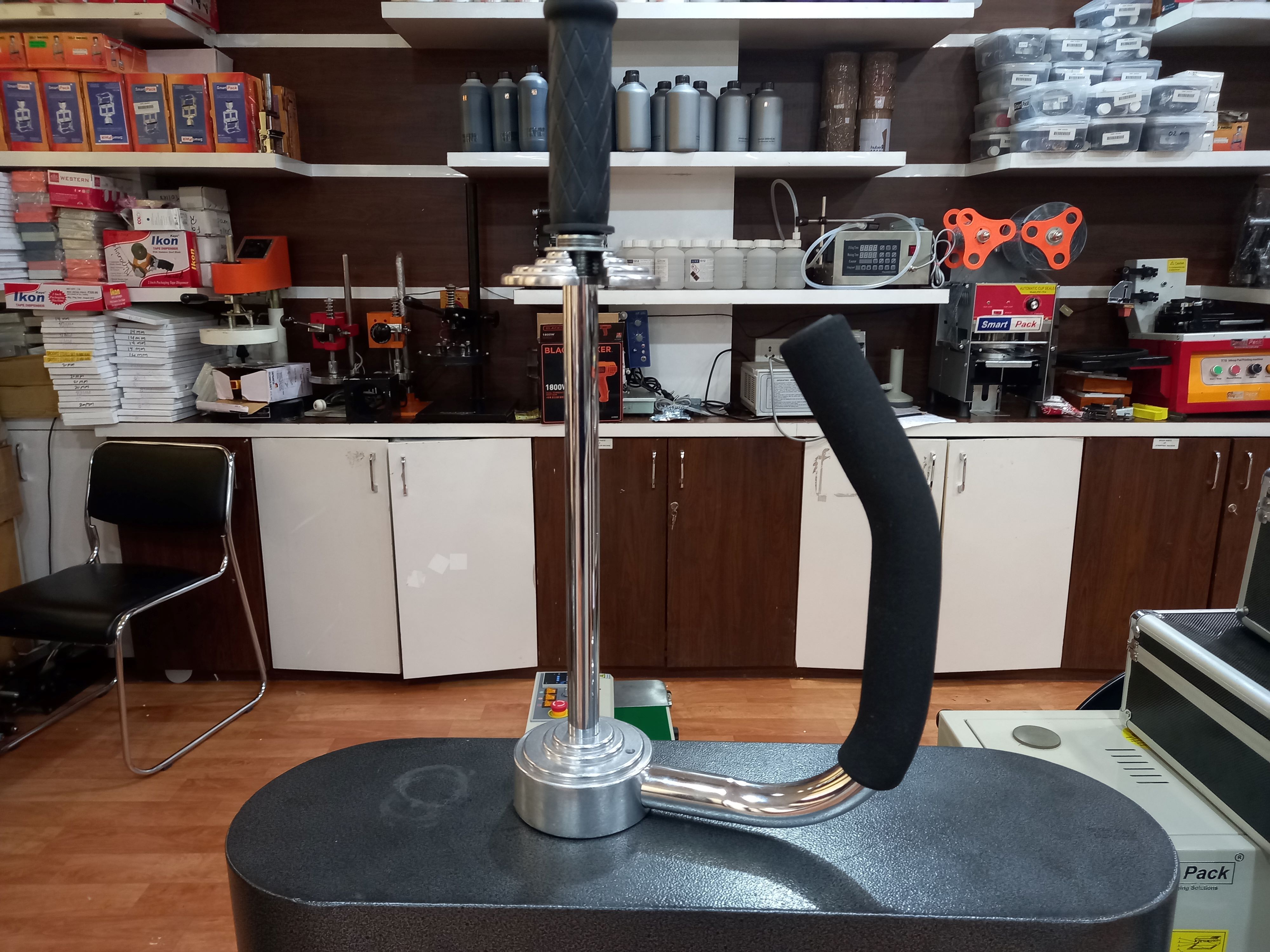 Stretch Wrap Dispenser - Stainless Steel 1 Kg Weight Silver & Black Color | Manual Operation Non-computerized Technology