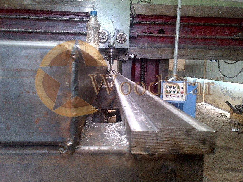 Avadaiyarkoil Cnc Wood Working Router Machine - Capacity: 1300kg Ton/day
