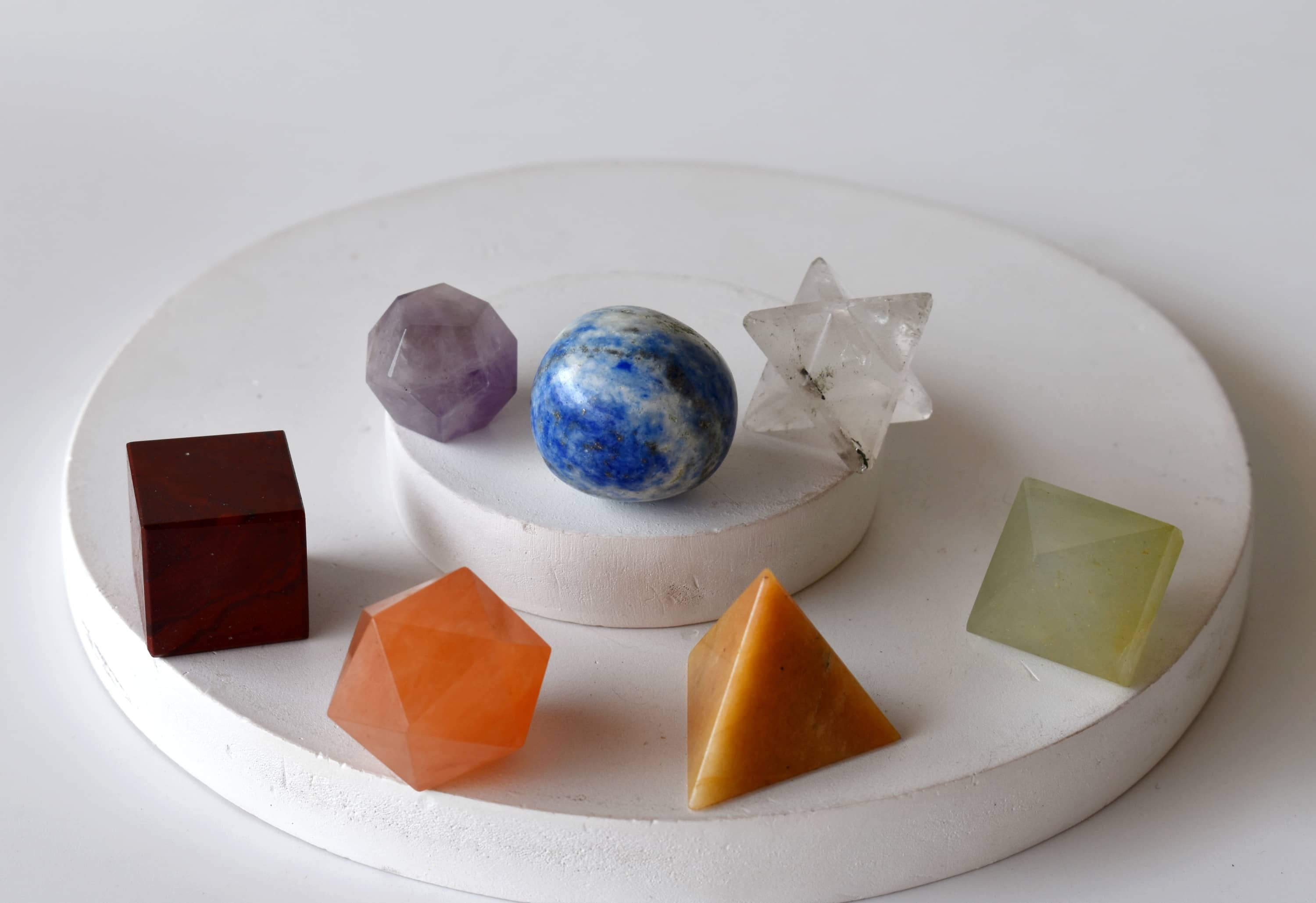 7 Chakra Stones Geometric Set, 7 Chakras Crystal Gift Set - Color: Multicolour