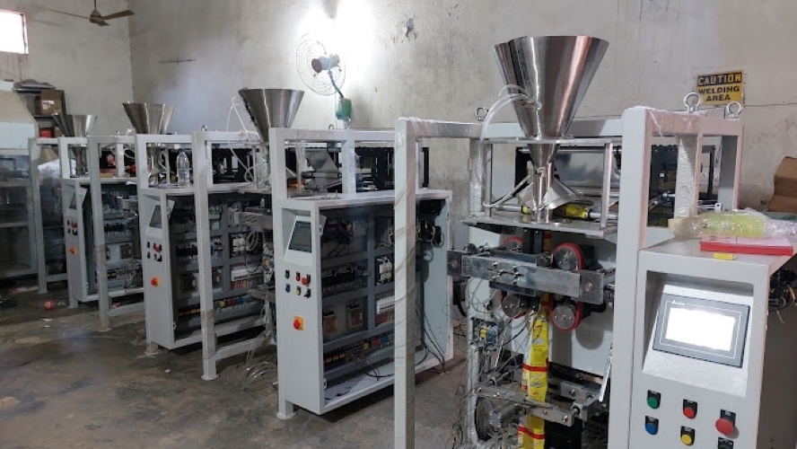 Soda Powder Packaging Machine - Stainless Steel Contact Parts, 1200 Kg Weight, 3kw Power | Automatic With Chain Feeding System, Silver Color, Electric Drive