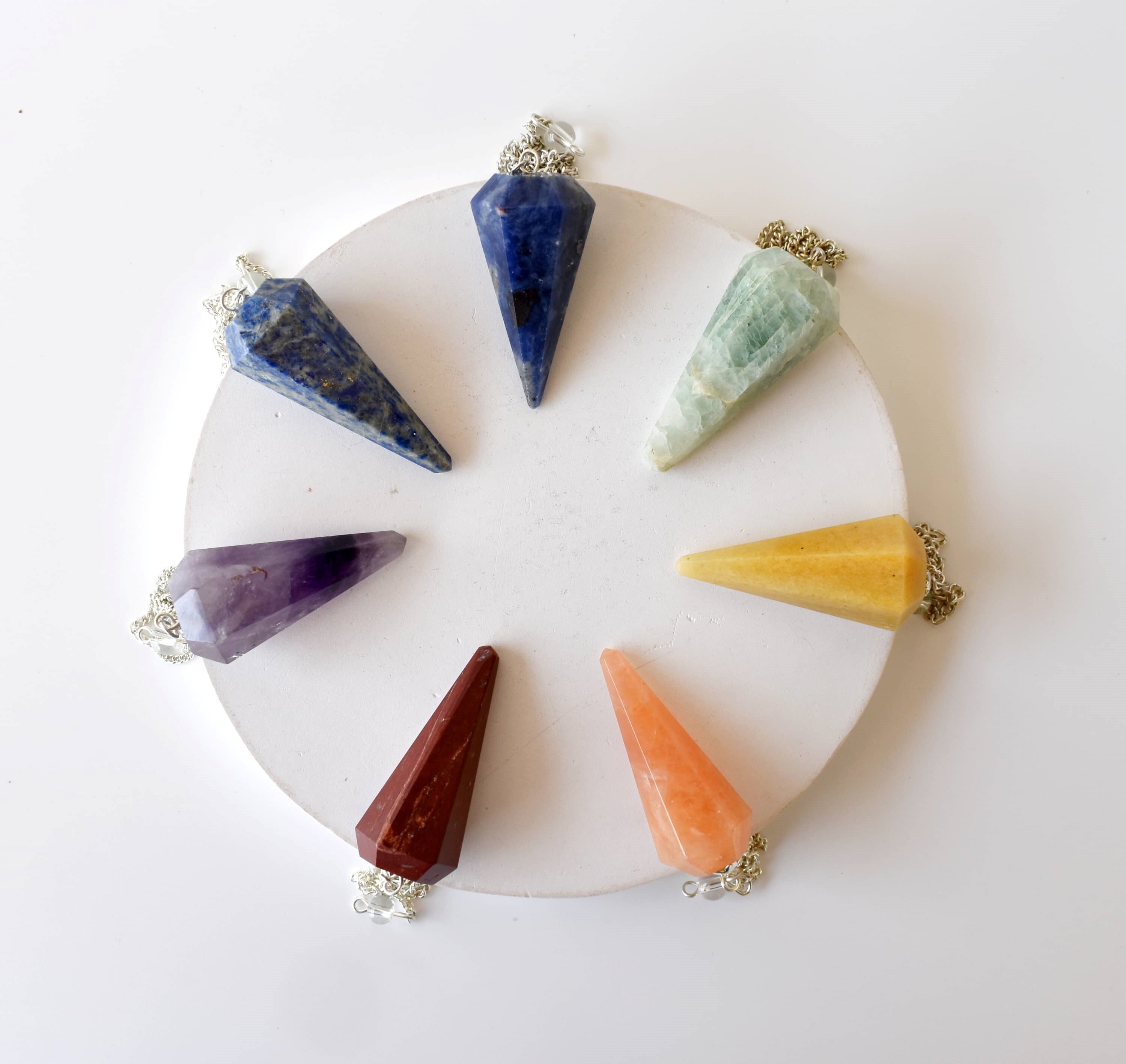 7 Chakra Stones Pendulum Set, 7 Chakras Crystal Gift Set - Color: Multicolour