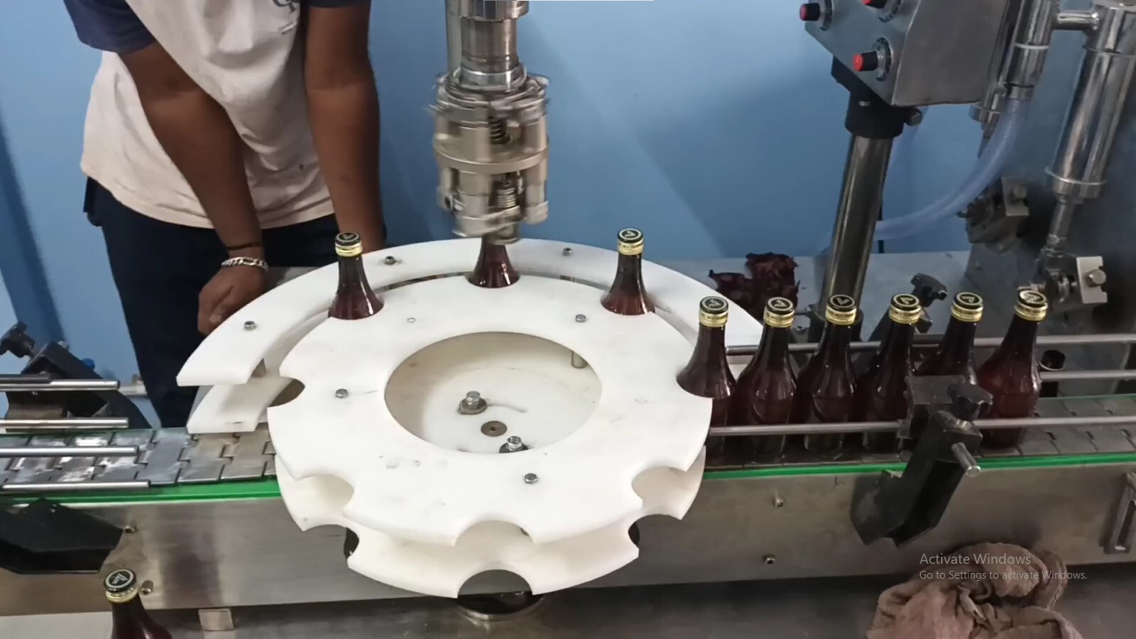 Ropp Cap Sealing Machine - Electric Driven, 220 Volt | New Silver Design For Industrial Use