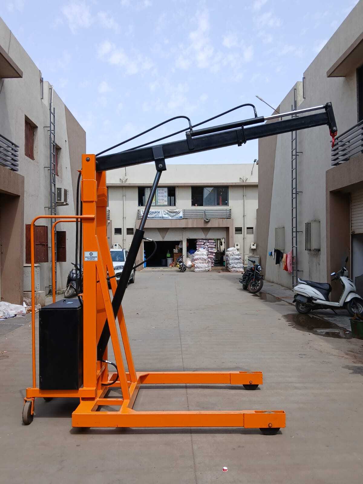 Hydraulic Floor Crane - 5 Ton Capacity, 10-15 Feet Lifting Height, Manual/electric/battery Operation, Industrial Mobile Design In Yellow/orange/red