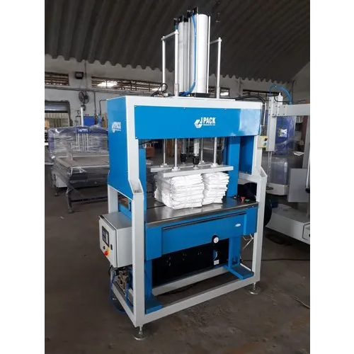 प्रेसिंग के साथ स्वचालित पट्टाबंदी मशीन