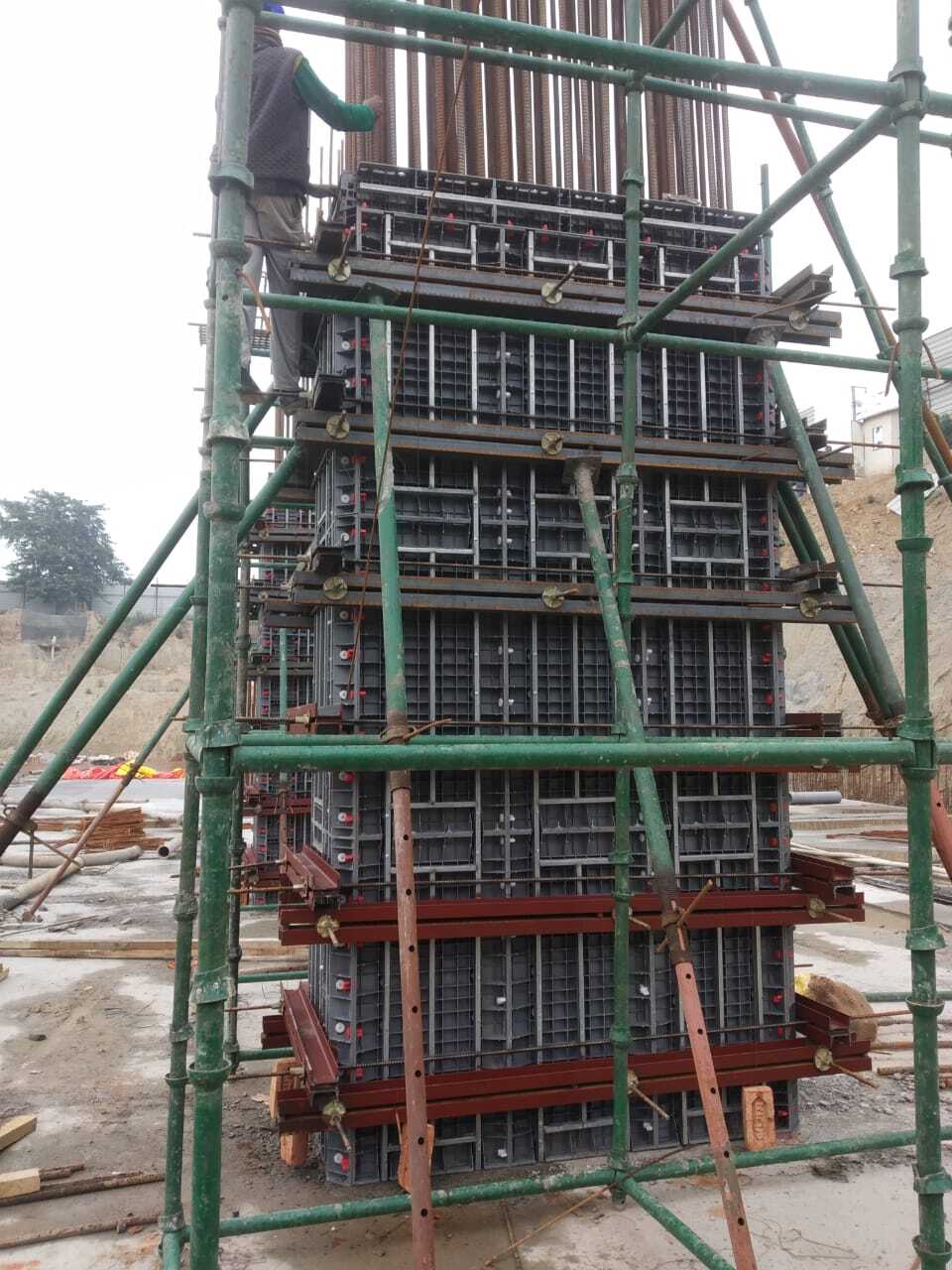 Modular Column Shuttering - Application: Construction