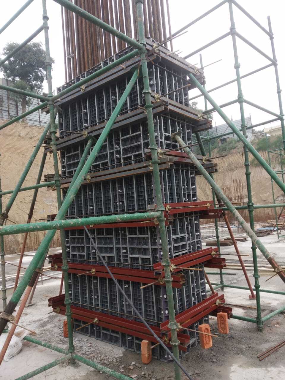 Concrete Column Formwork - Assembly: Quick-lock Pins