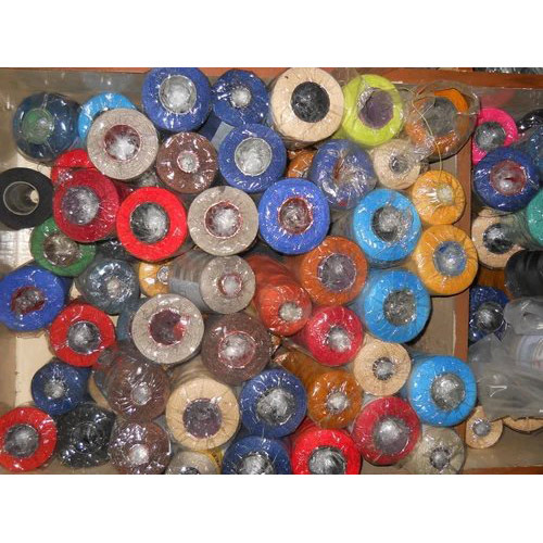 रंगीन धागा - निवार कार्नर