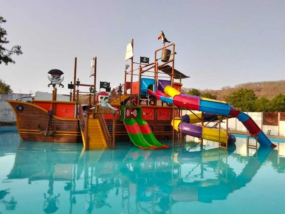बहुउद्देशीय पानी खेल प्रणाली, समुद्री डाकुओं के थीम के साथ