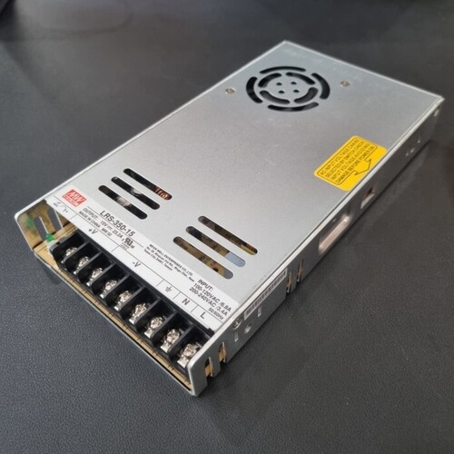 Meanwell Smps LRS-350-15 एक उच्च गुणवत्ता वाली स्विचिंग पावर सप्लाई है जो विभिन्न इलेक्ट्रॉनिक अनुप्रयोगों के लिए उपयुक्त है। यह विश्वसनीयता और स्थिरता के लिए डिज़ाइन की गई है, और इसकी शक्ति 15V पर 350W है।