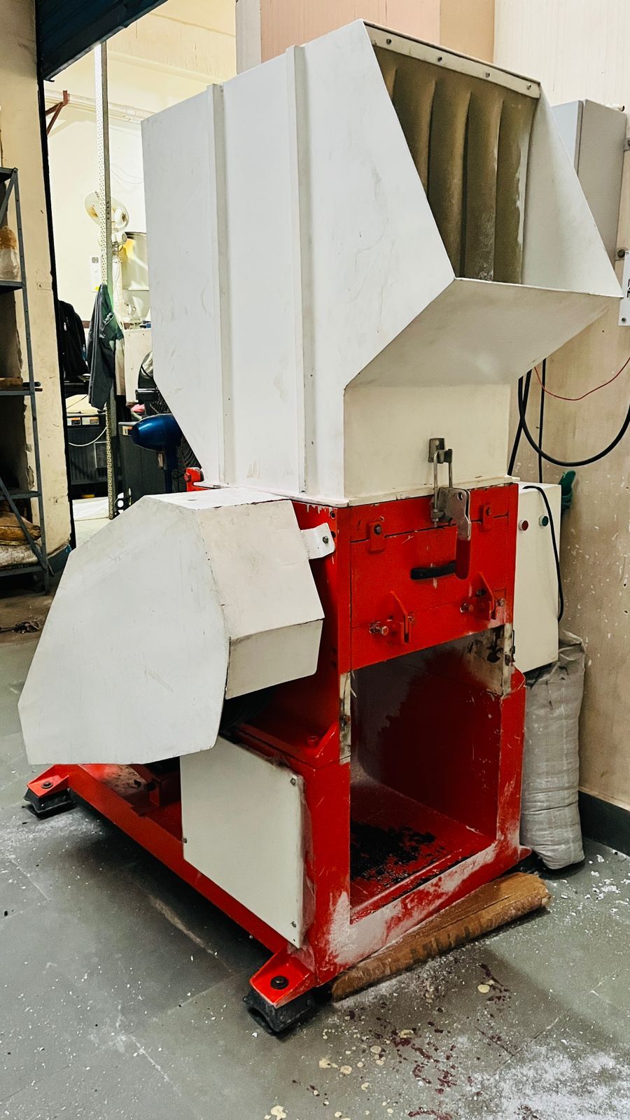 Automatic Scrap Grinder Industrial
