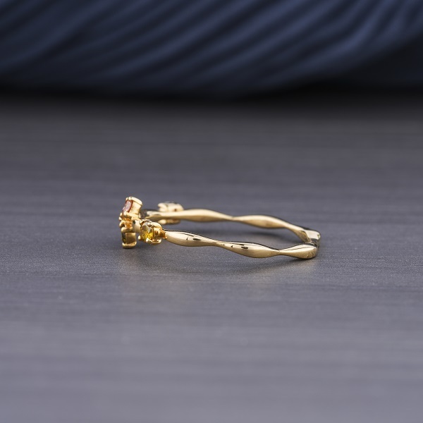 Beautiful Ladies Ring 18kt Yellow Gold 0.2ct Lab Grown Diamonds - Diamond Carat Weight: 2.3mm Carat