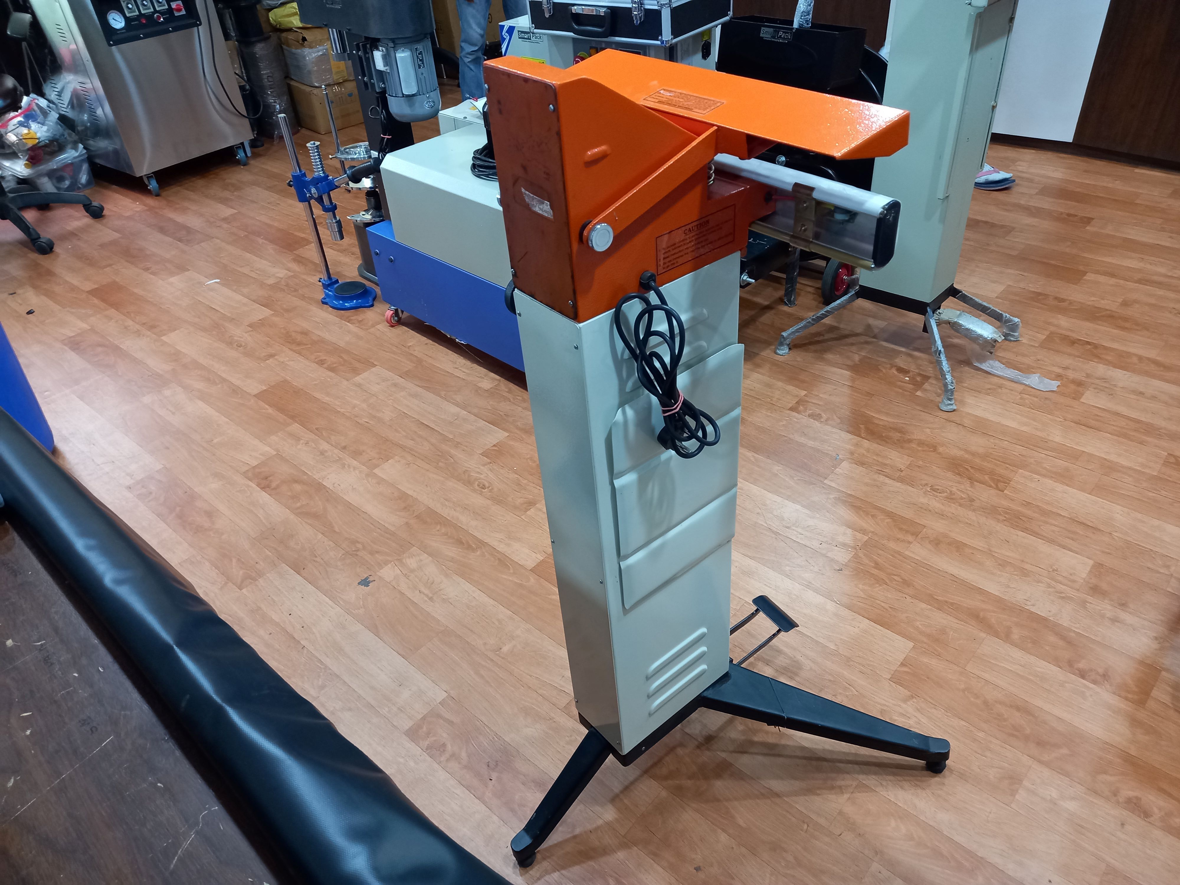Foot Operated Machines - Plastic, 20 Inch | Manual Automation, Electric Driven, Impulse Sealing, 240v Power, 500-1000 Pouch/hour Capacity