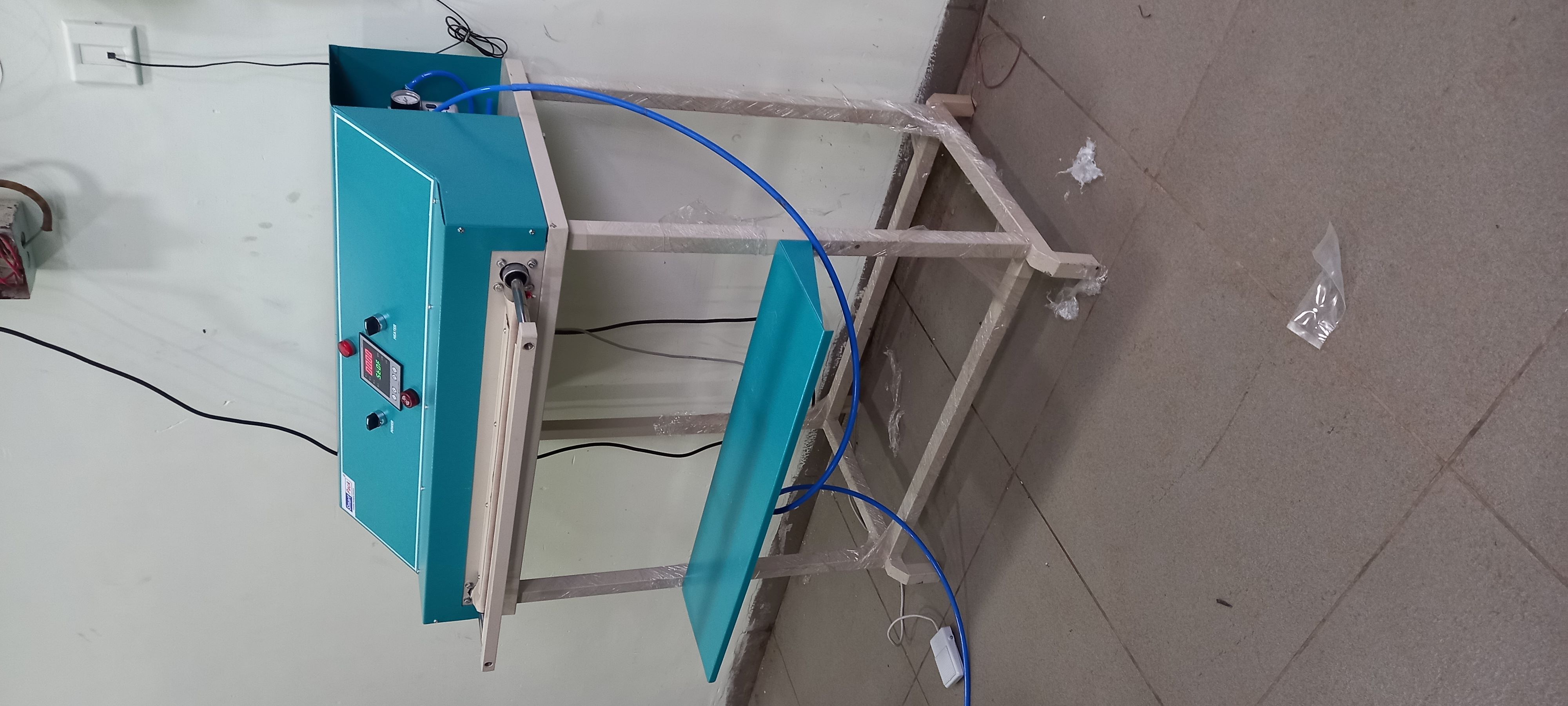 Pneumatic Impulse Sealer Machine - 30 Inch, Orange Color | Electric Drive, High Load Capacity, Customizable Features, 5mm Sealing Thickness