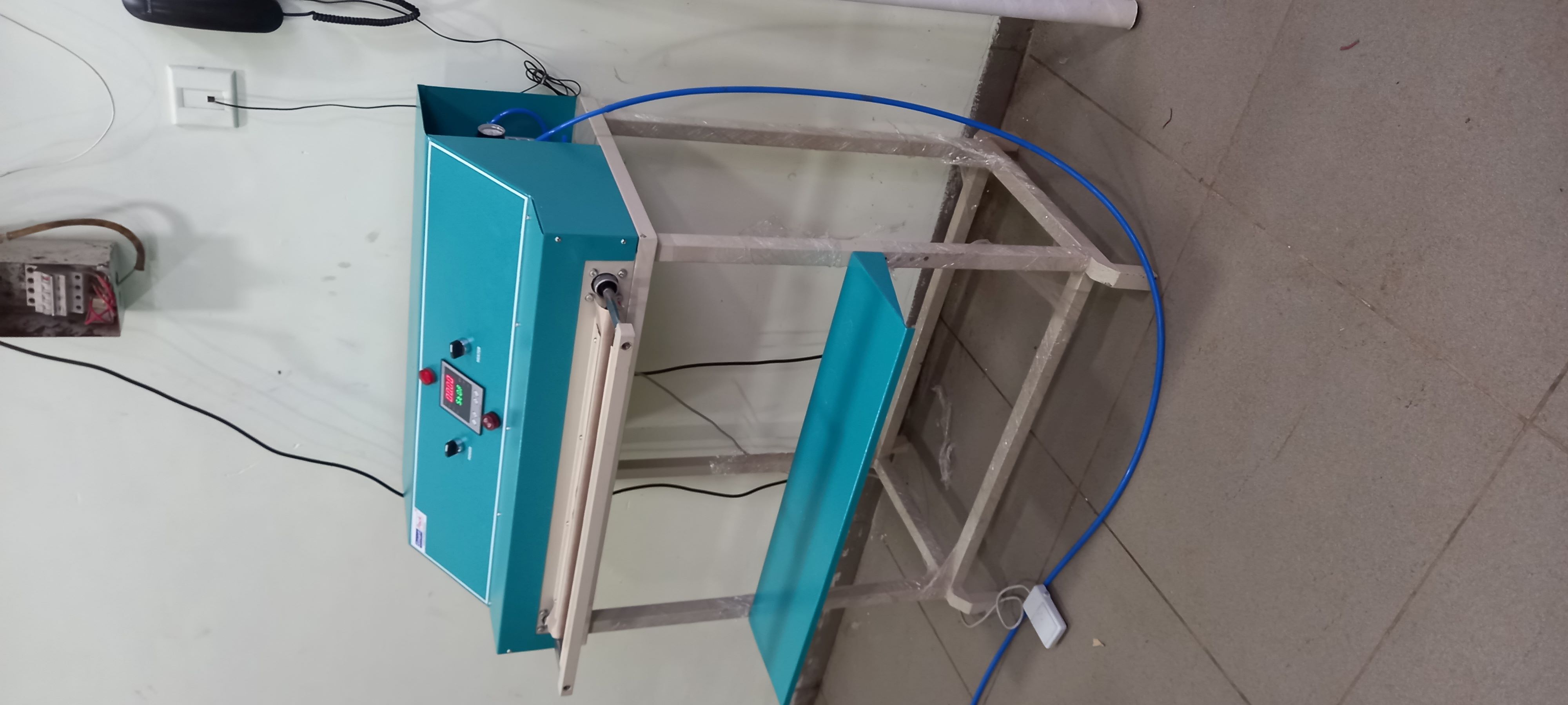Pneumatic Impulse Sealer Machine - 30 Inch, Orange Color | Electric Drive, High Load Capacity, Customizable Features, 5mm Sealing Thickness