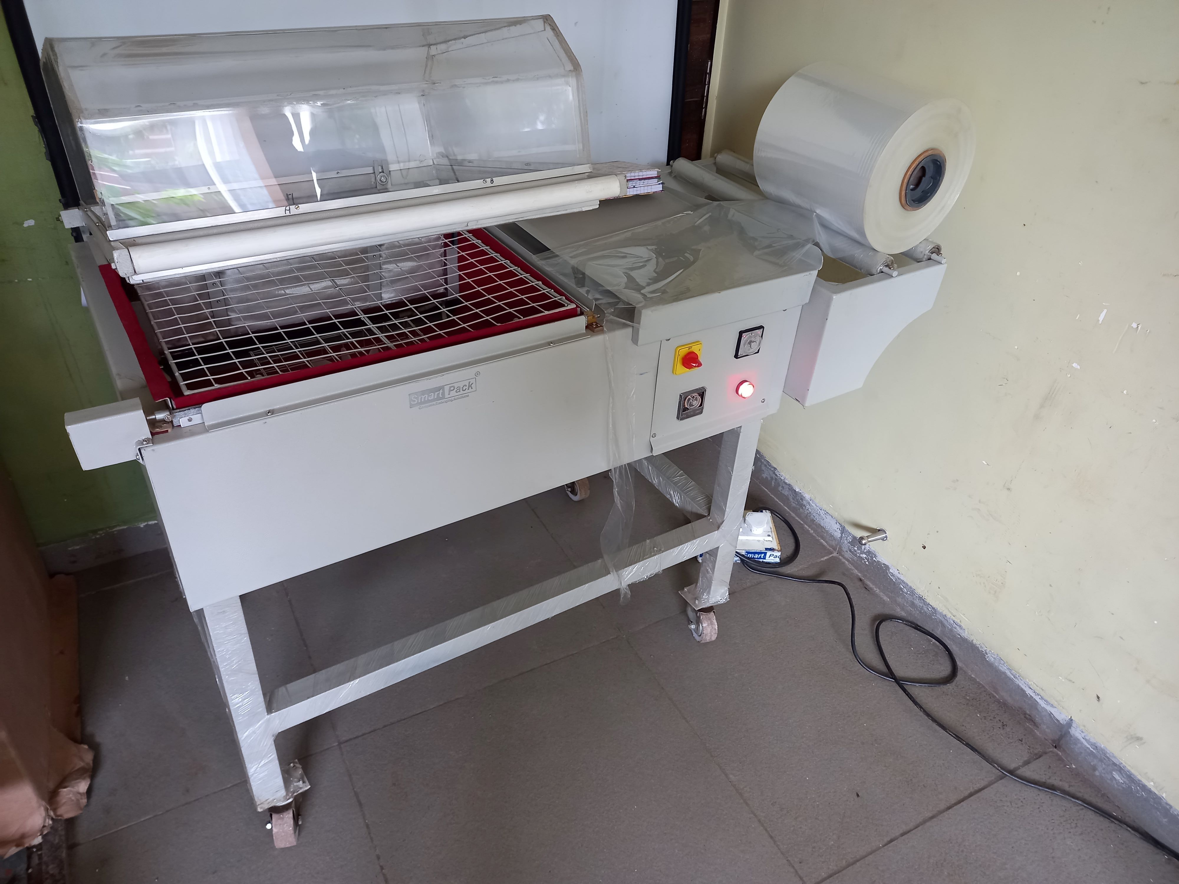 Shrink Wrapping Machine - Ms Material, 1560x700x1100 Mm Size, Gray Color | Semi-automatic Type, Electric Drive, 30-50 Capacity
