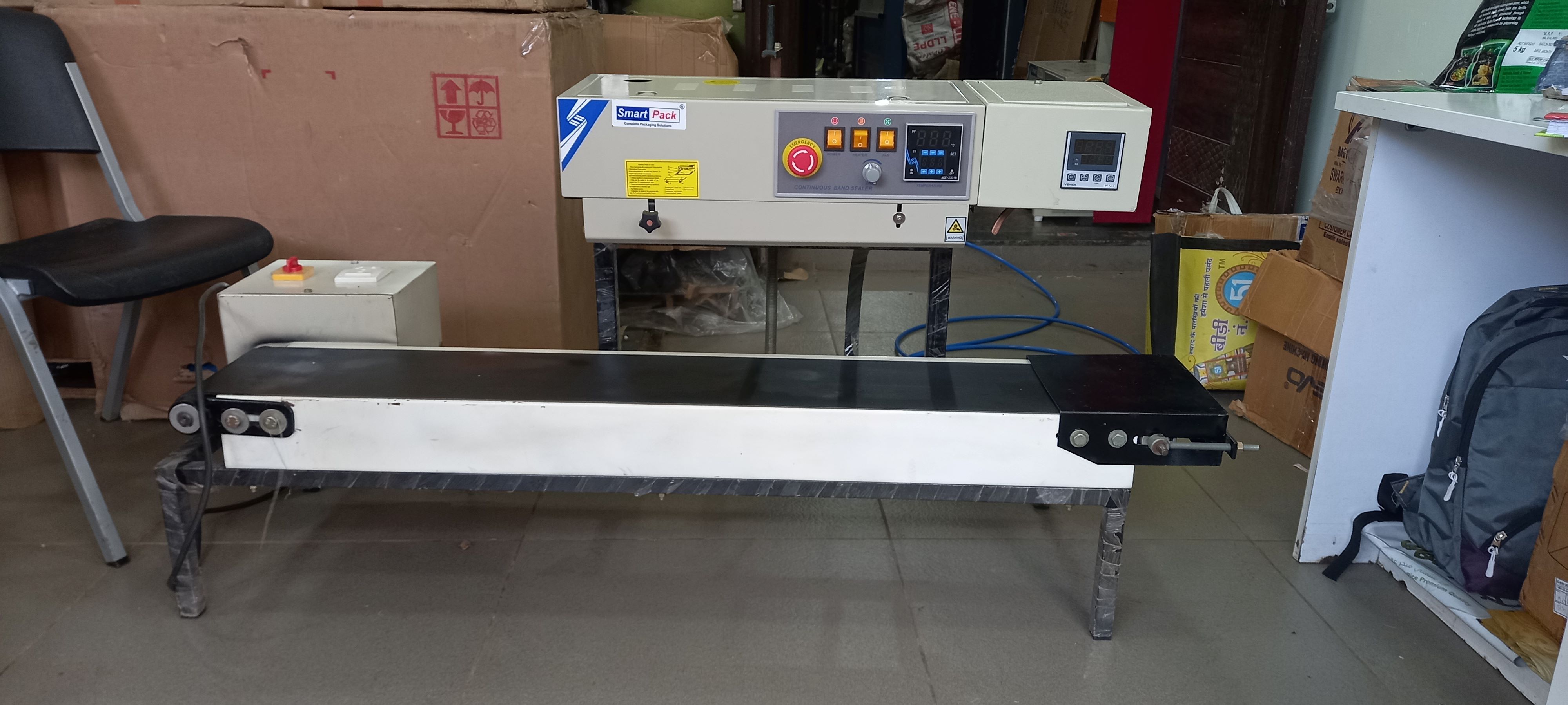Vertical Band Sealer - Silver Powder Coated Ms Body, 800x380x550mm Dimensions, Nitrogen Flushing Attachment, Sealing Length 8-10mm, Electric Driven, Up To 2kg Capacity