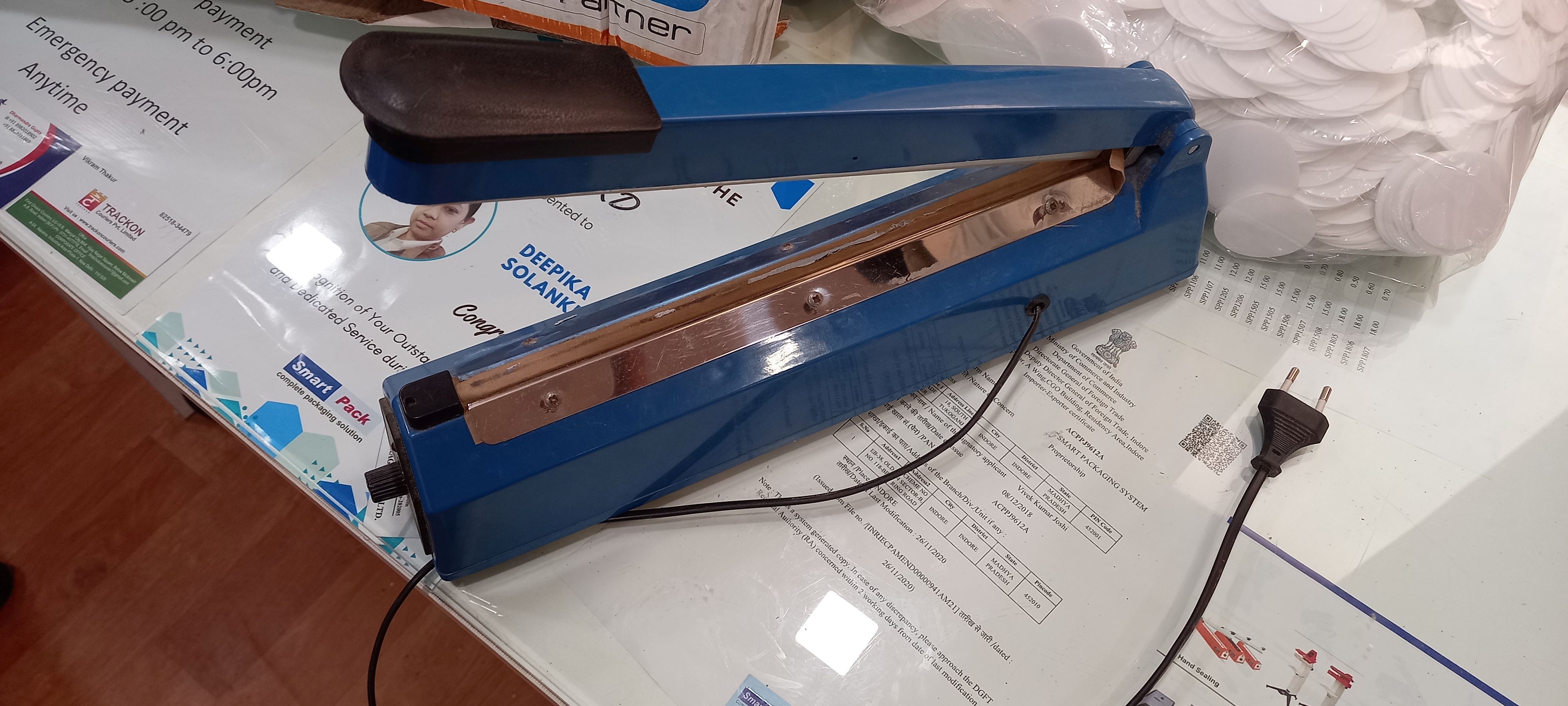 Hand Sealer 300sps - 300mm Length, 1.6mm Width | Manual Pouch Sealing Machine, Impulse Sealing, Led & Buzzer Indicators, Round Element For Cutting
