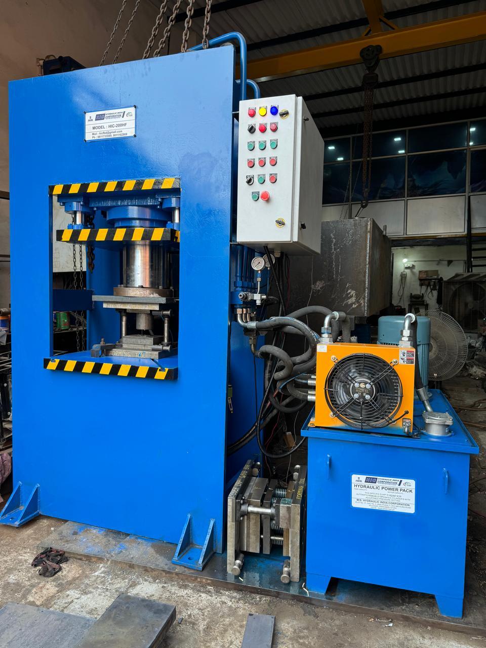 200 Ton Hydraulic Deep Drawing Press - Color: Gray