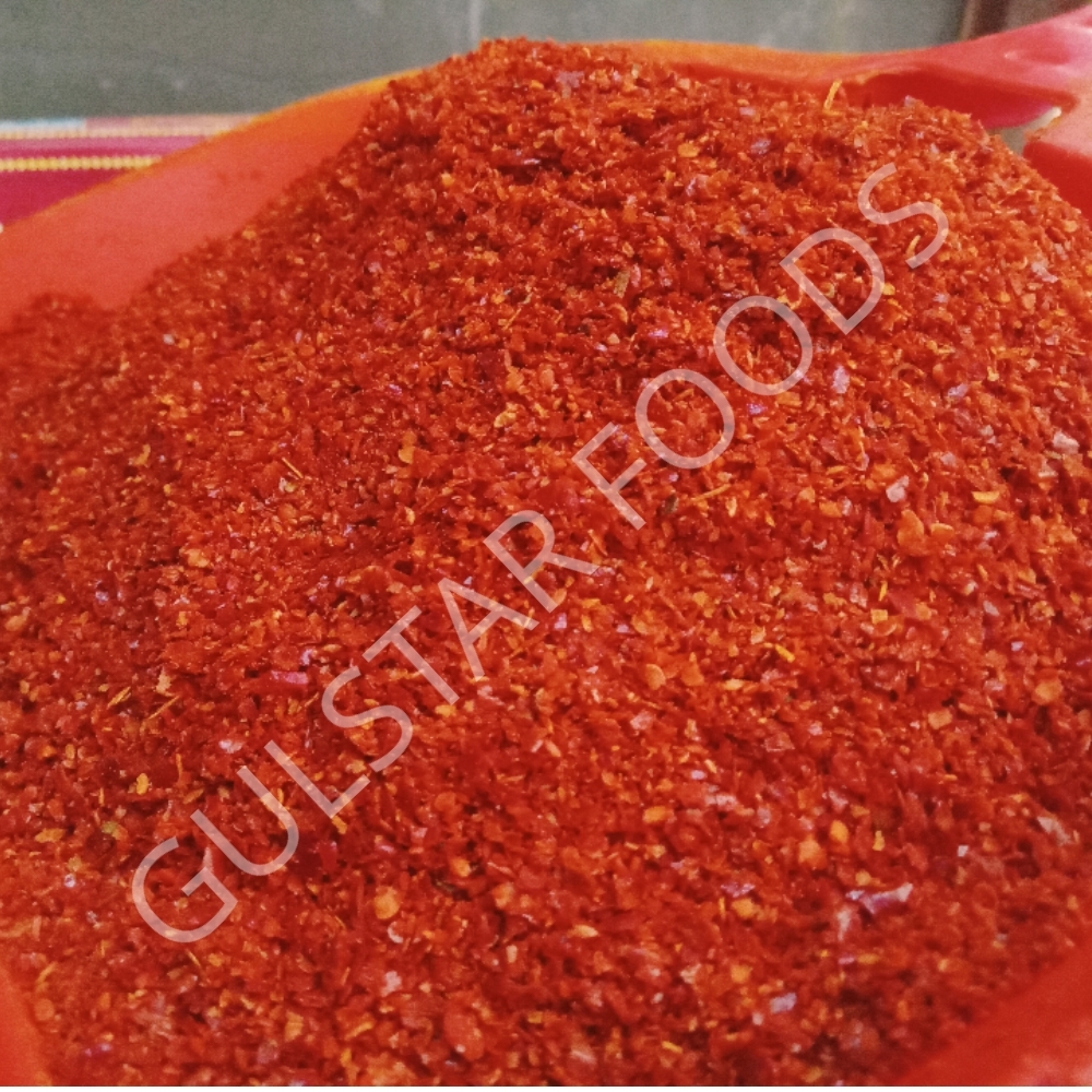 Kuti Mirch - Coarsely Ground Red Chili Powder, Bright Red Color, Mildly Pungent Taste, Versatile For Chutneys And Curries, Shelf Life Of 10 Months