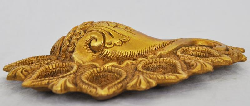 "Aakrati Conch Shape Brass Table Diya (Height: 1.5 Inch) "