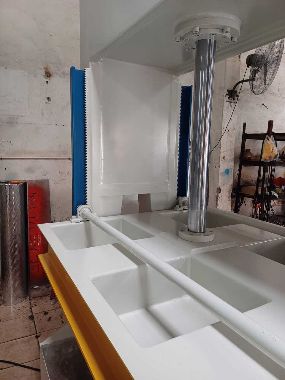 Wood Working Cold Press Machine - Mild Steel 2500 X 1250 Mm White | 50 Ton Pressure 4 Kw Power Ideal For Laminates And Veneers