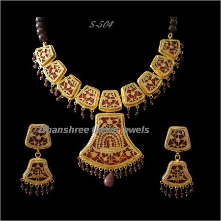 थेवां परंपरिक आभूषण