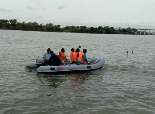 6 सीटर इन्फ्लेटेबल बोट - क्षमता: 350 kg