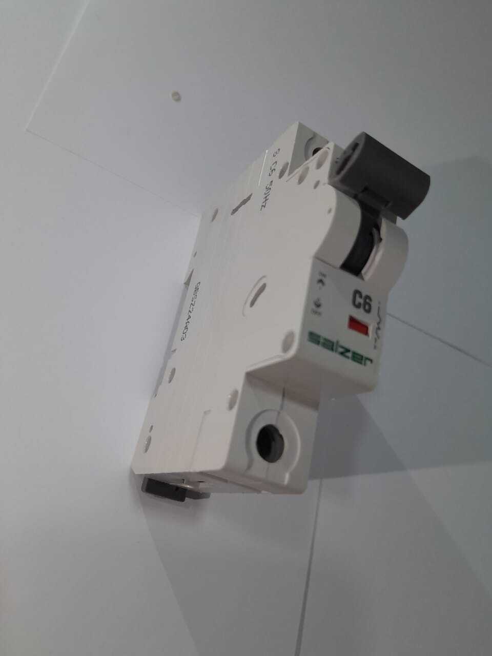 White Mcb Circuit Breakers