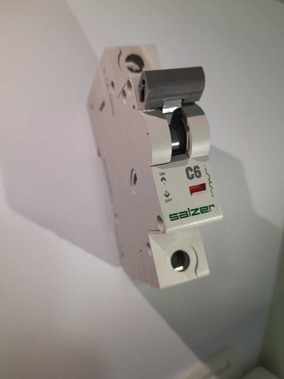 White Mcb Circuit Breakers