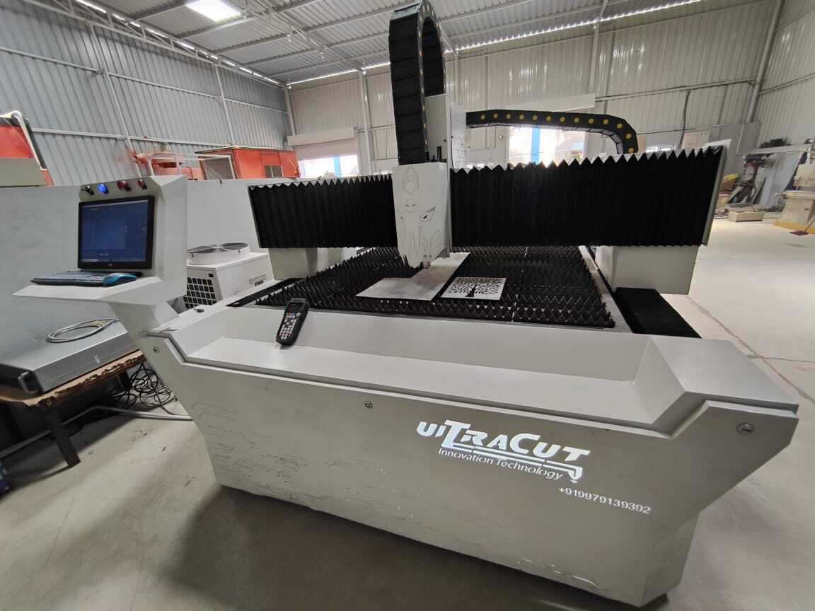 Fiber Laser Cutting Machine - Metal, 1550x3100mm, White | 2-year Warranty, Automatic Cnc, Eco Friendly, High Efficiency, Water Cooling