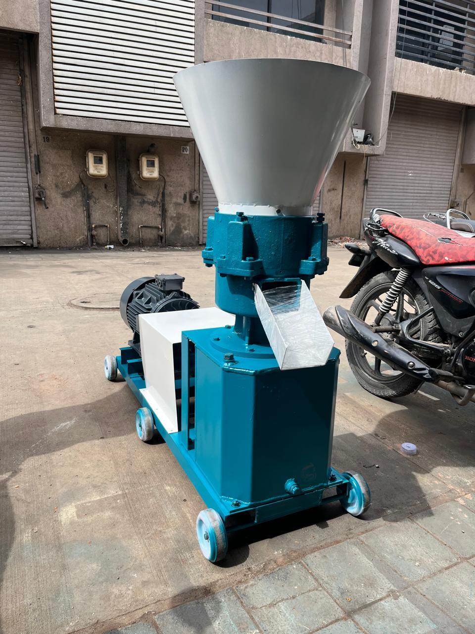 Wood Pellets Making Machine - Color: Blue White
