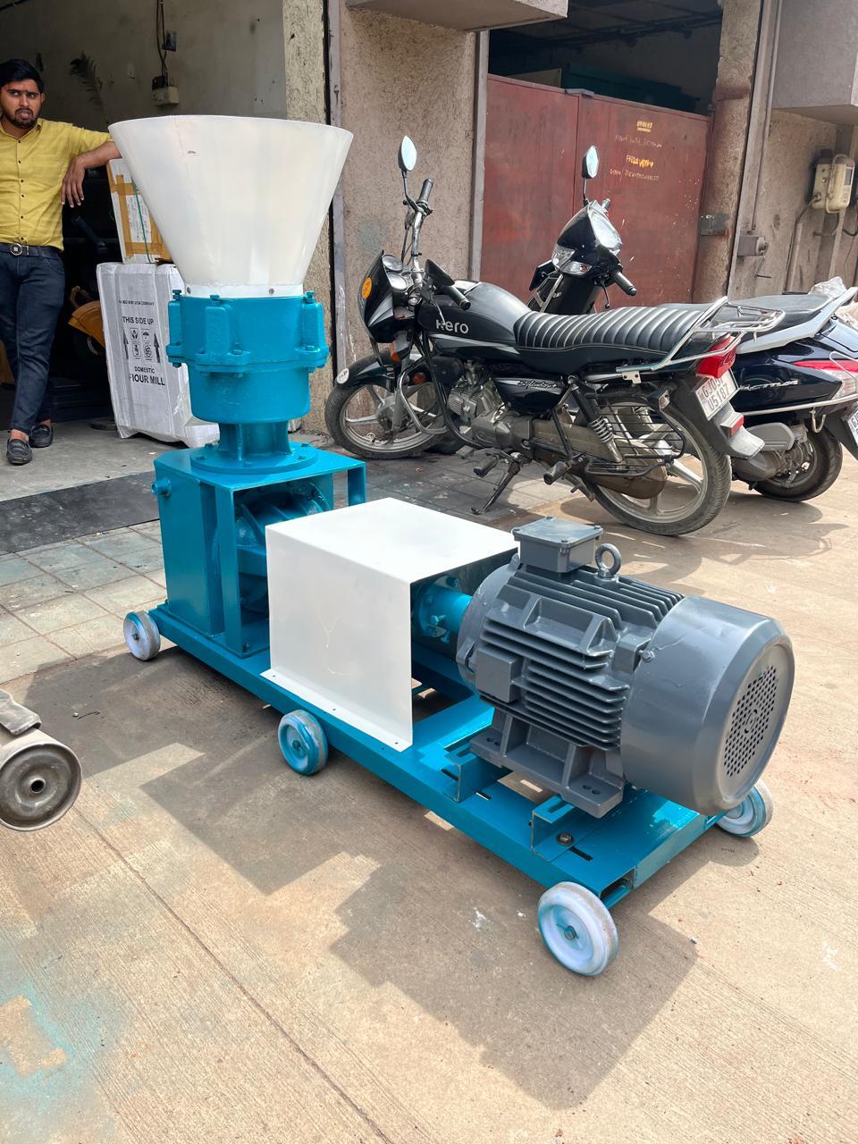 Wood Pellets Making Machine - Color: Blue White