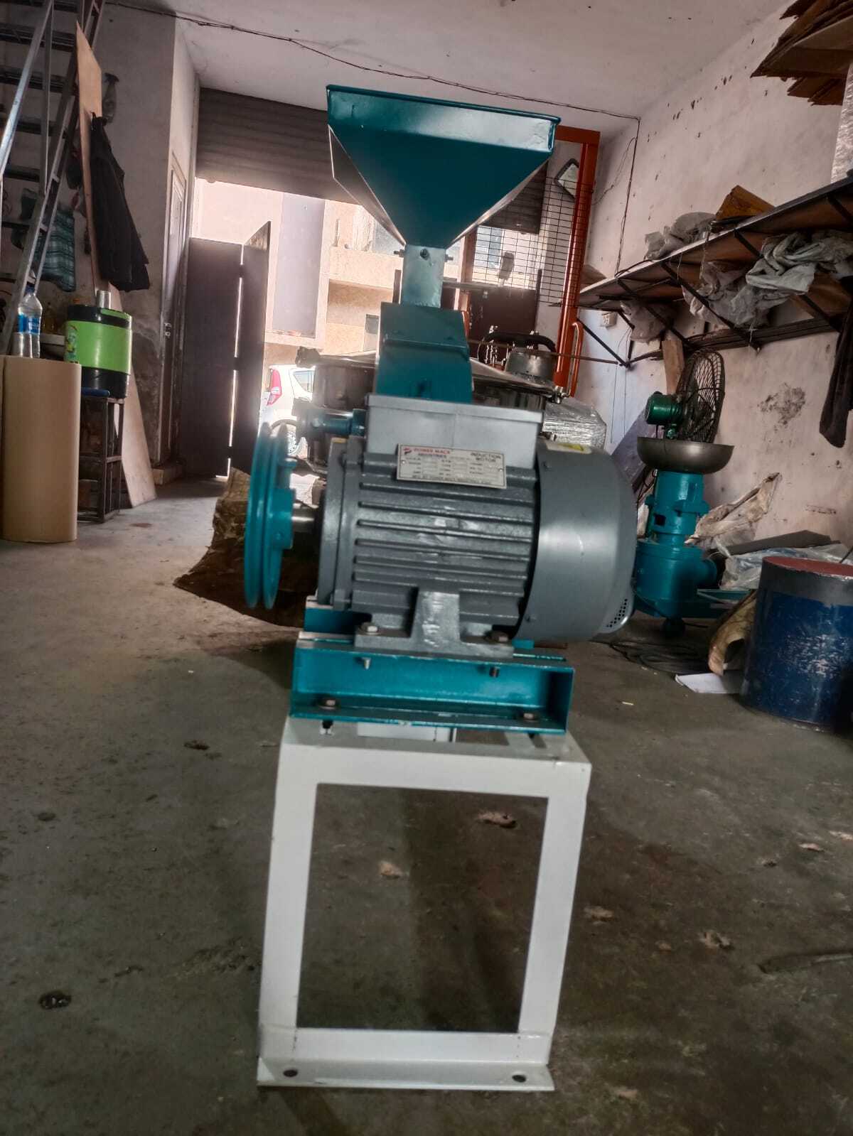 Cattle Feed Grinder Machine - Color: Blue