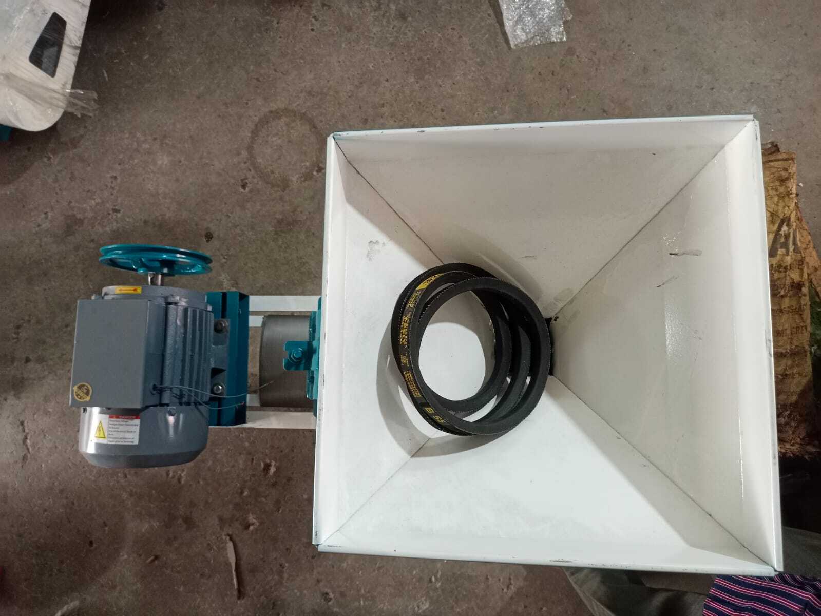 Cattle Feed Grinder Machine - Color: Blue
