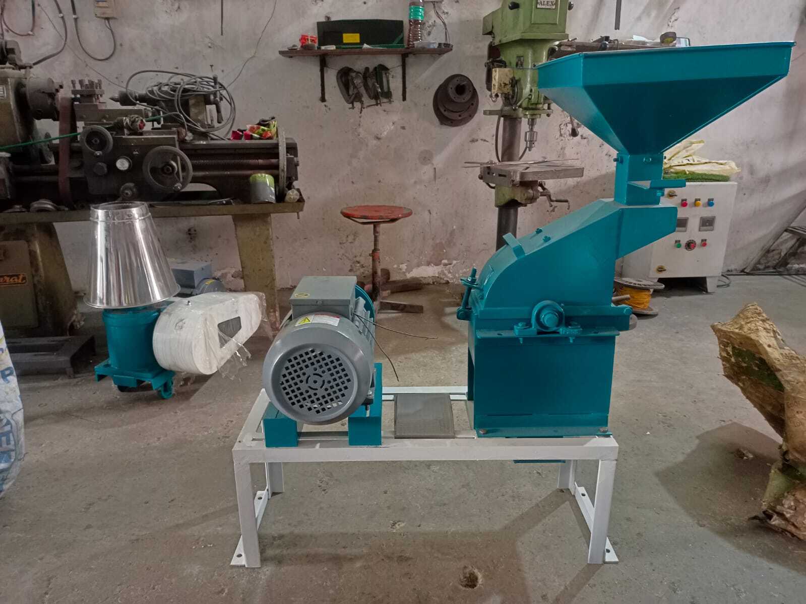 Cattle Feed Grinder Machine - Color: Blue