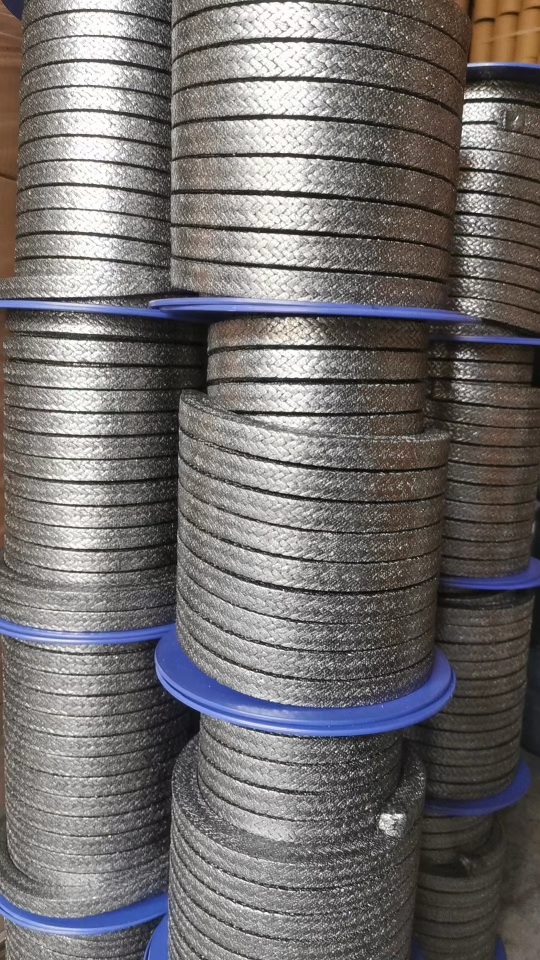 Pure Graphite Wire Mesh Reinforced Gland Packing - Graphite, Standard Size, Dark Gray | Flexible, High Pressure Resistance, Versatile Applications