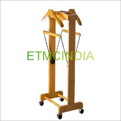 लकड़ी का कोट स्टैंड