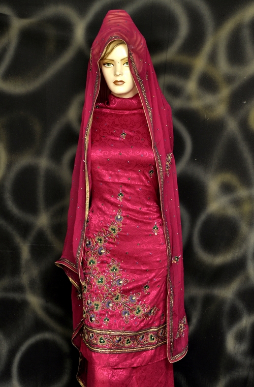 चटक लाल बिना सिलाई का सूट