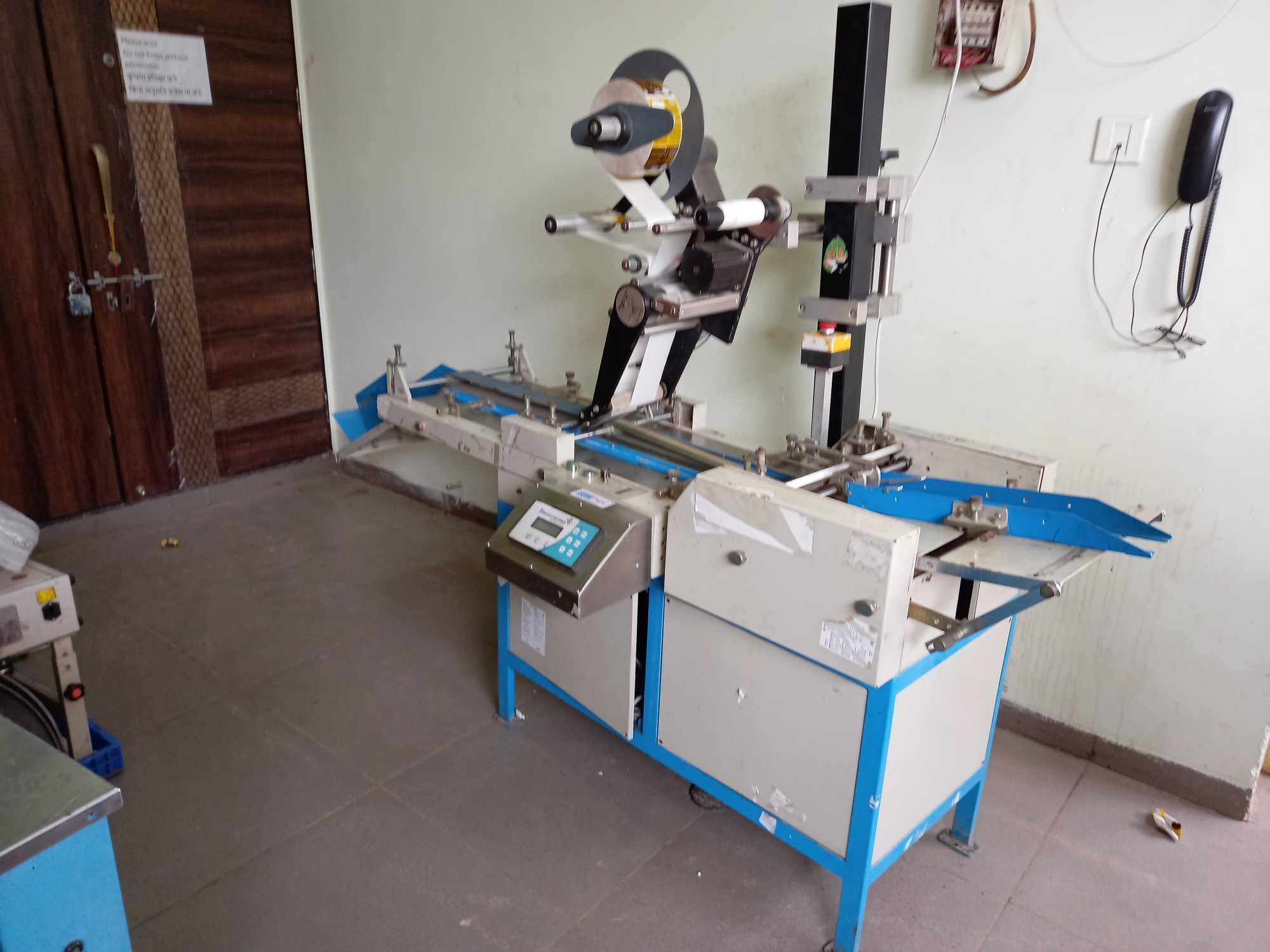 Automatic Pouch Labelling Machine - Automatic Grade: Manual