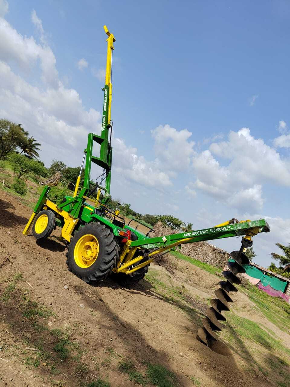 Tractor Crane - Capacity: 10 Feet - 700 Kg / 24 Feet - 300 Kg Kg/hr