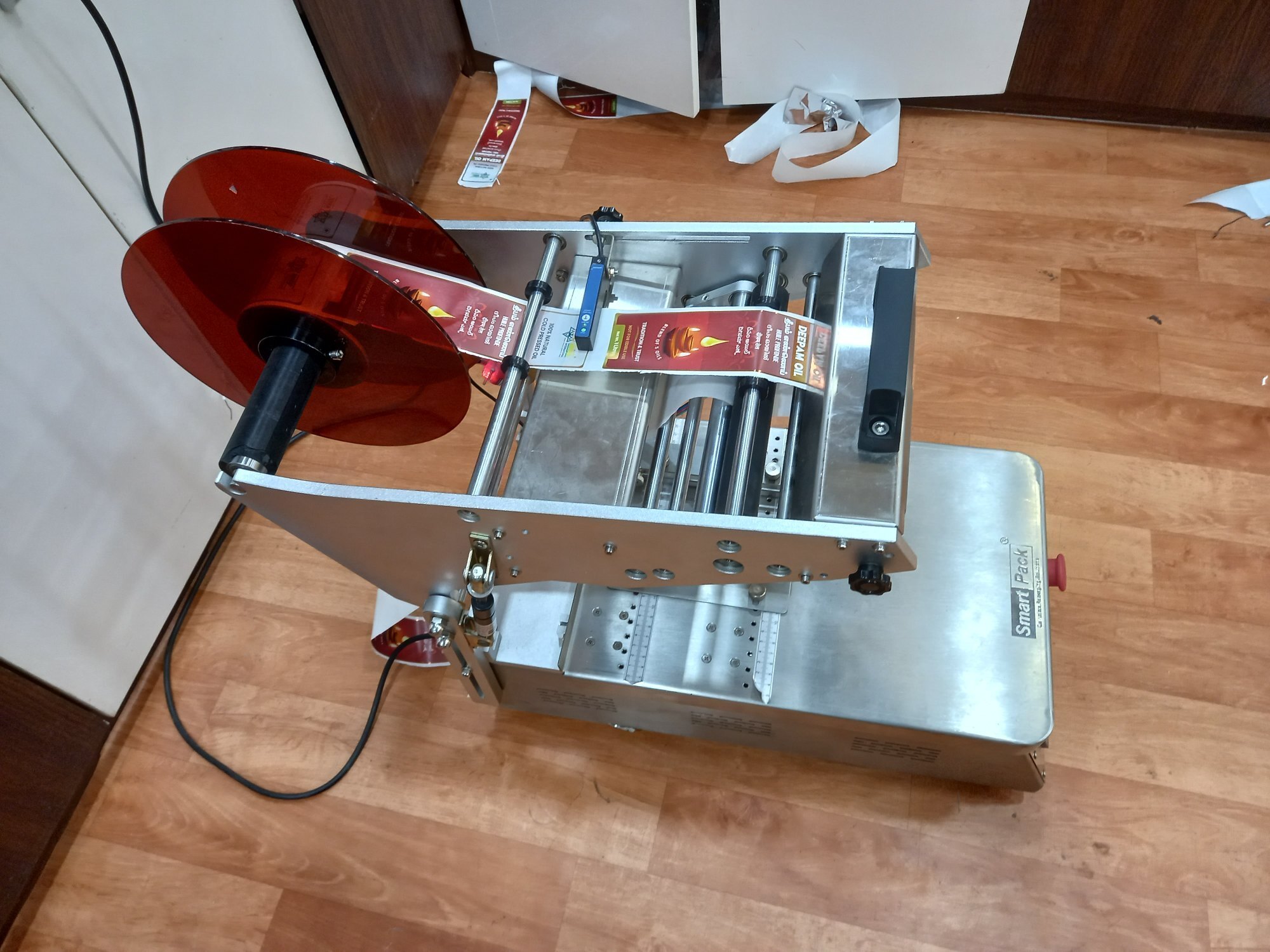 Vertical Square Bottle Labelling Machine - Automation Grade: Automatic