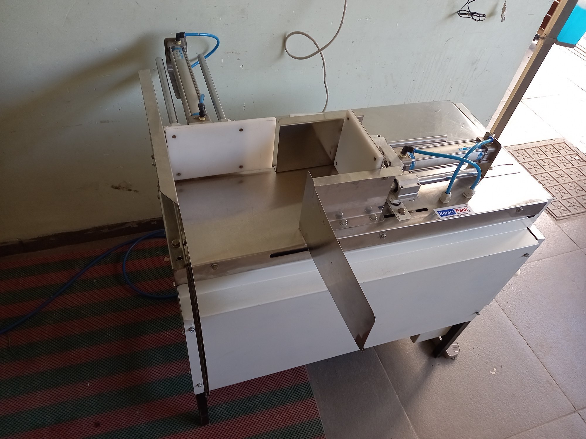 Dipper/napkin Packaging Machine - Color: Silver