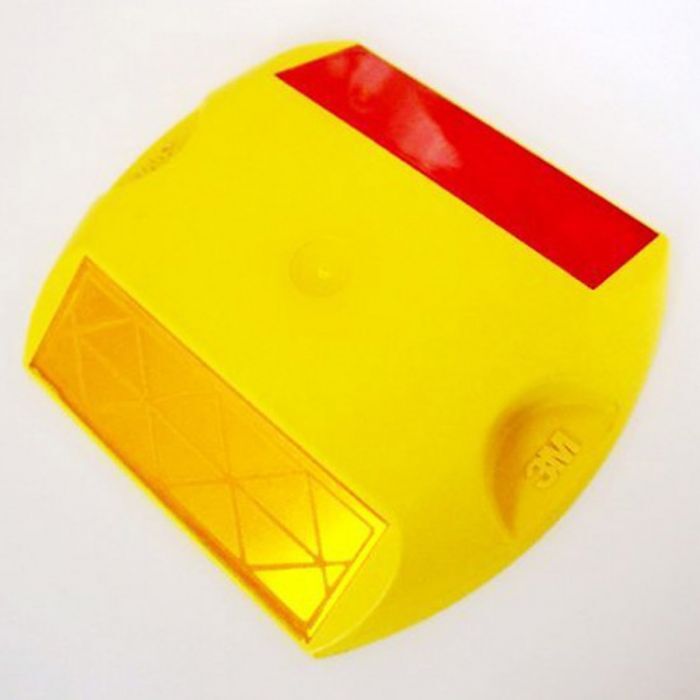 3m Polycarbonate Road Studs - 18x88.9x10.11 Mm , Manual Functionality With Multiple Color Options